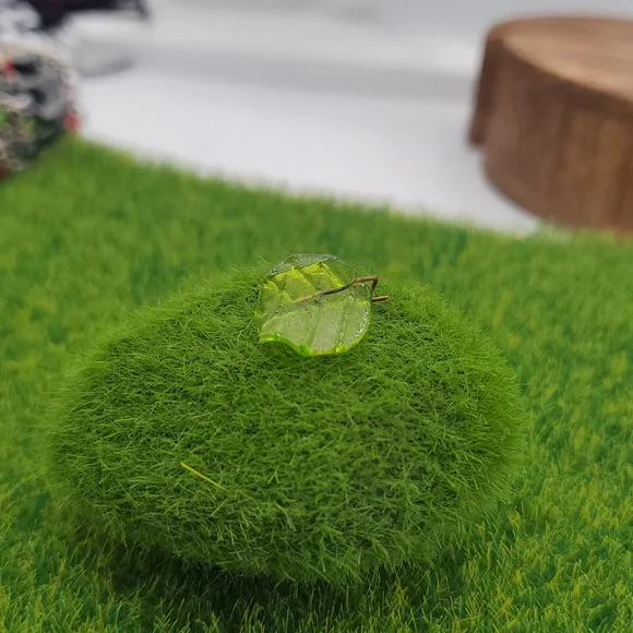 Green Leaf-Shaped Glass Pendant P337 - Picture 2 of 4